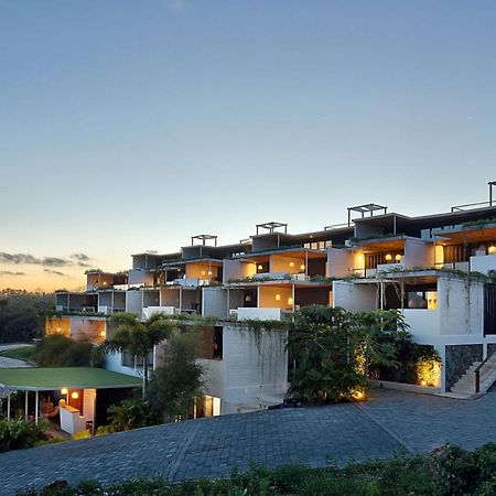 Telescope Resort Lombok Kuta  Exteriör bild